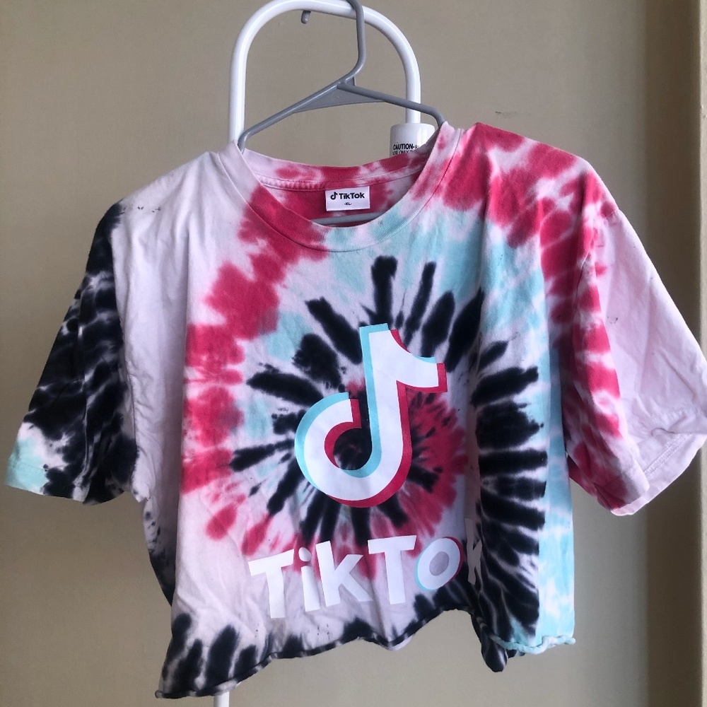 Cropped TikTok T-shirt